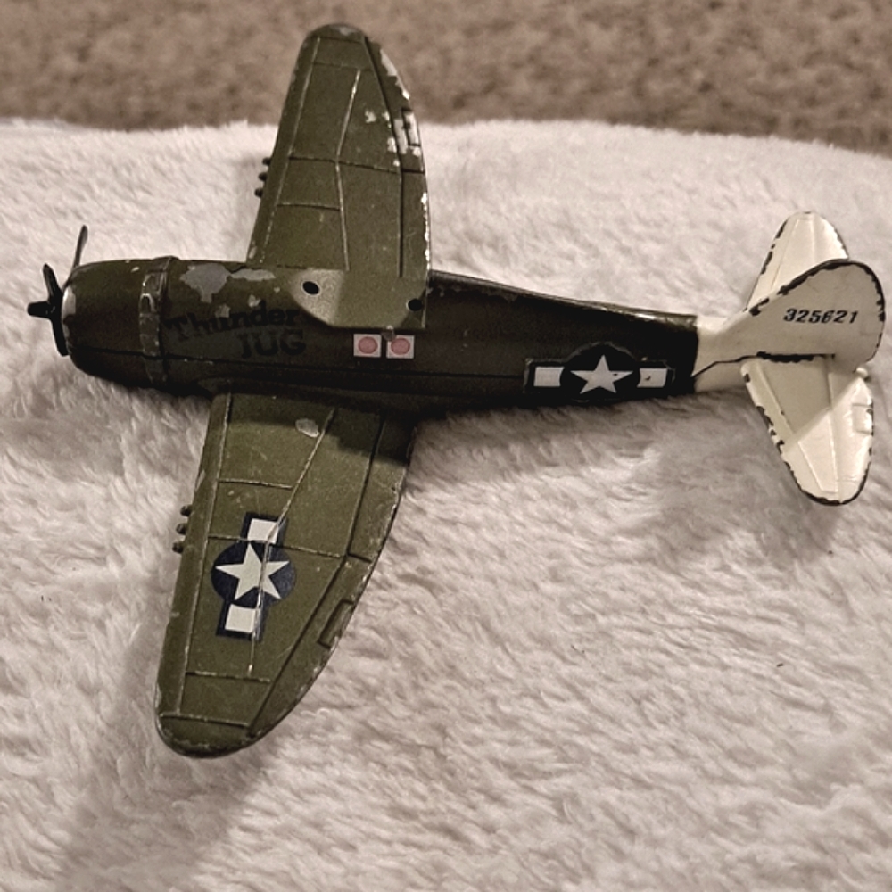 🪖 Vintage P-47D Diecast Road Champs Thunder Jug Metal Military Aircraft - Picture 6 of 11